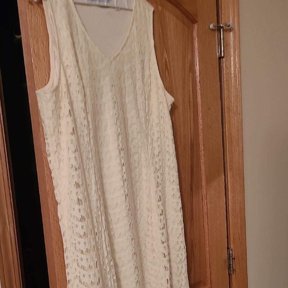 Isaac Mizrahi Cream Midi Dress with Timeless Elegance